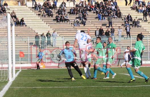 ESM : Le groupe dos au mur