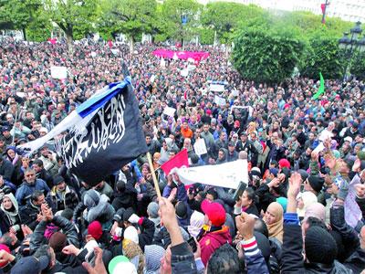 48h pour trouver un arrangement en Tunisie Jebali reporte l'annonce de son gouvernement, Ennahda manifeste