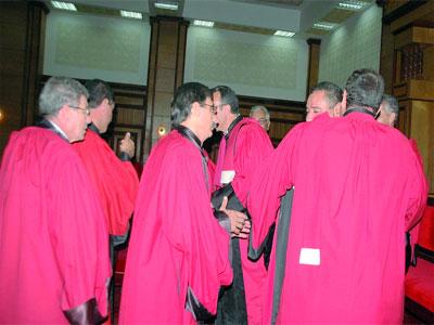 Les magistrats s'estiment diffamés et demandent réhabilitation Leurs compétences ayant été mises en doute par deux avocats