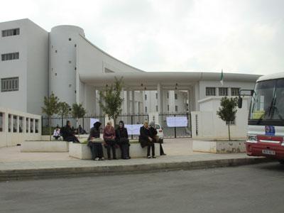 105 élèves du lycée des mathématiques à Kouba observent une grève de la faim 45 autres l'ont quitté à cause des «mauvaises» conditions d'études et d'hébergement