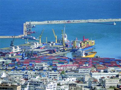 2,84 milliards de dollars d'excédent commercial en janvier 2013 Légère hausse des exportations algériennes