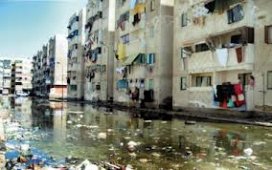 ضيقّ الممر بين السكنات يؤرق عائلات حي