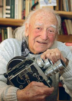 le grand blanc à la caméra rouge René Vautier. Cinéaste engagé, ami de l'Algérie, auteur de 180 films