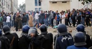 فتنة بسبب مسابقة توظيف : غاضبون يغلقون مقر الدائرة ومرافق عمومية بالأغواط