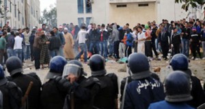 فتنة بسبب مسابقة توظيف : غاضبون يغلقون مقر الدائرة ومرافق عمومية بالأغواط