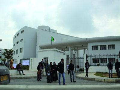 Les élèves du lycée de mathématiques poursuivent leur protestation Le directeur de l'Académie d'Alger-centre s'est déplacé hier à l'établissement