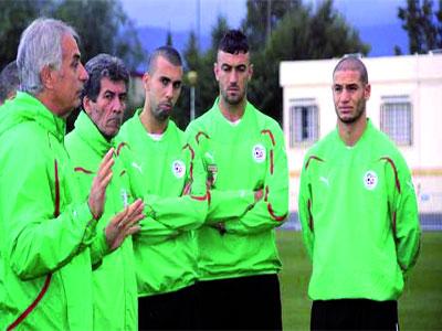 Chercher la bonne formule, les hommes d'attaque La sélection algérienne face à son destin