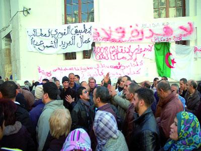 Vers la migration des détenteurs de comptes CCP vers les banques ' La grève sauvage des travailleurs de la Poste a grandement pénalisé les usagers