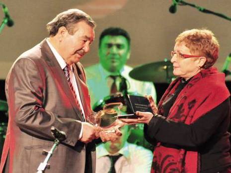 Akli Yahiaten au sommet de l'Atlas Hommage