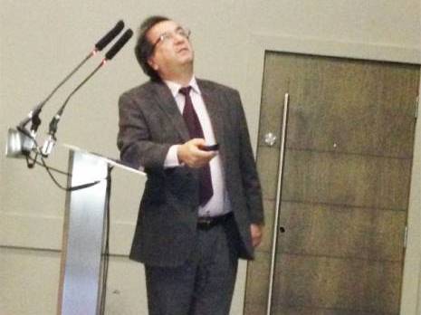 Le docteur Madjoudj expose sa technique LipofilLing facial