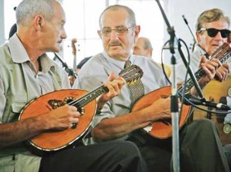 Le «mandouche» pour le néo-chaâbi Une nouvelle mandole présentée à Alger