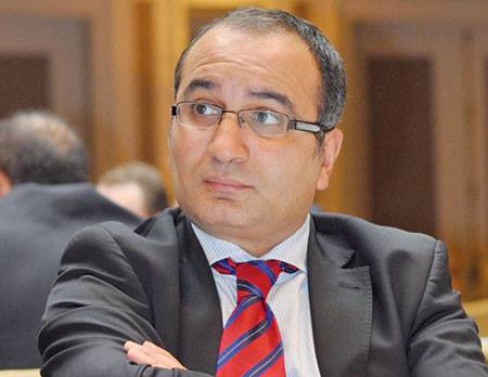 «L'Algérie est impactée par les fluctuations de change» Kamal Benkoussa. economiste et financier à Londres