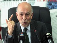 Hadj Nacer, ex-gouverneur de la banque d'algérie, au forum de 'Liberté