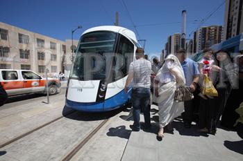 Des encagoulés attaquent le tramway BAB EZZOUAR