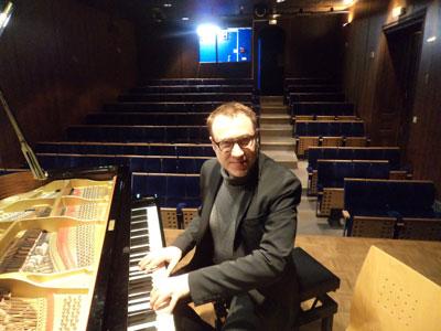 «La musique traditionnelle est nécessaire pour enrichir la musique classique» Le pianiste et compositeur Jean-François Zygel :