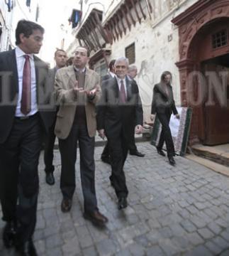 Bartolone de la Casbah à El Mouradia IL S'EST RECUEILLI À LA MEMOIRE DES CHOUHADA