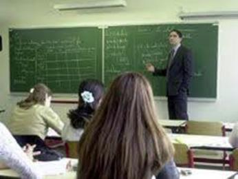 الدروس الخصوصية تجارة مفروضة على الأولياء.. أبطالها أساتذة «بزناسية» «السلام» تشخّص واقع الدروس الخصوصية بالبويرة