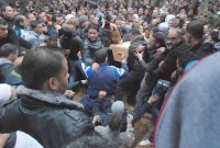 Une foule immense accompagne les petits Haroun et Ibrahim à leur dernière demeure
