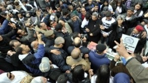 الشعب يطالب بإسقاط النظام بشارع الحبيب بو رقيبة في تونس