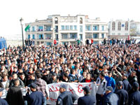 مجموعة من الشبان حوّلوها من سلمية إلى نارية.. 50 جريحا وعشرات المعتقلين في مسيرة التضامن مع عائلتي هارون وابرهيم بقسنطينة