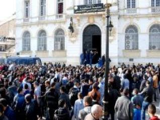 Assassinat des deux enfants : commerces et écoles fermés à Ali-Mendjeli, regroupement devant le palais de justice à Constantine