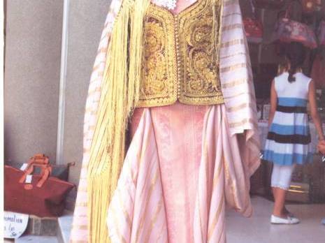 Une artiste aux multiples dons Portrait de Fatma Zohra Soualmi