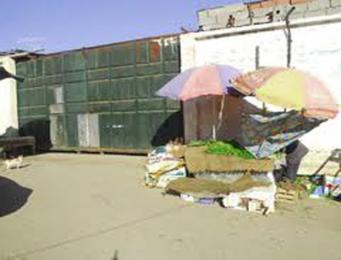 تجار السوق المغطى بحي 720 مسكن بجسر قسنطينة يطالبون بتهيئته انعدام الماء وضيق محلاتهم نغص عليهم نشاطهم