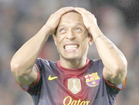 A l'étranger FC Barcelone / Adriano forfait de 4 à 6 semaines