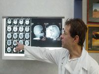 UNIVERSITE ABDERRAHMANE MIRA (BEJAIA) Les neurochirurgiens débattent des nouvelles techniques thérapeutiques