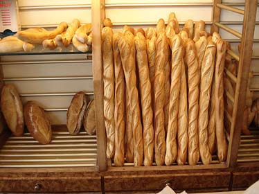 Les boulangers algériens veulent la grève du pain, le gouvernement accepterait une baguette 