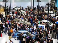 Les voitures haut de gamme séduisent les algériens au salon de l'automobile