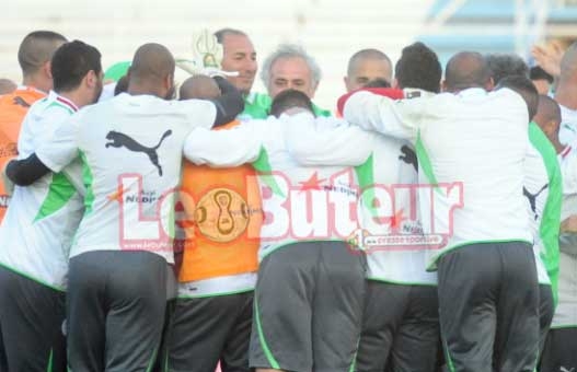 Joueurs-Halilhodzic la main dans la main