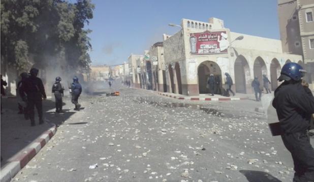 جرحى وموقوفون في اشتباكات عنيفة بغرداية بدأت بعد اعتصام محتجين لمنع تنظيم عيد الزربية