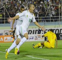 L'Algérie gagne et prend la tête