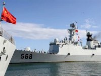 Deux frégates et un bâtiment pétrolier ravitailleur chinois au port d'Alger