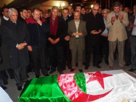 La dépouille de Cherif Kheddam est arrivée jeudi soir à Alger Culture : les autres articles