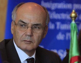 Le ministre de l'Energie et des mines, Youcef Yousfi, a annoncé, dimanche à Oran, que la capacité de raffinage actuelle de l'Algérie sera doublée d'ici cinq années.
