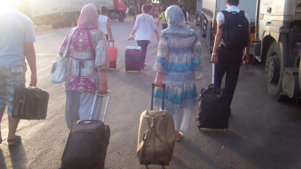 Poste frontalier Algéro-tunisien El Ayoun – Wilaya de Taref. Durcissement dans la libre circulation, en plus du passeport, la carte professionnelle est exigée.