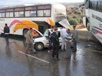 11 جريحا في اصطدام حافلة بشاحنة على الطريق الوطني رقم 17 بمعسكر