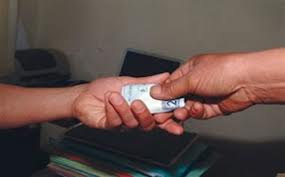 بتهمة تلقي رشوة في مكتبه : إيداع رئيس بلدية الناظورة بتيارت الحبس