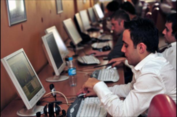 الجزائر في المرتبة 179 عالميا في التحميل على الأنترنت تيبازة :