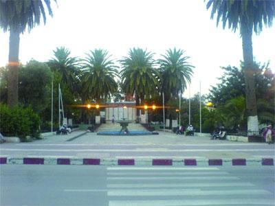 La placette de la ville dénaturée mais toujours fréquentée Aïn Defla