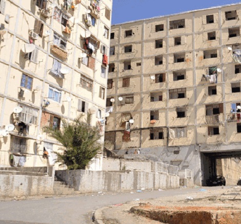 سكان الغرف الواحدة بخميستي يعتصمون أمام مقر ولاية تيبازة