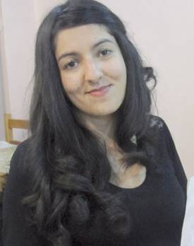 «Les réseaux sociaux m'ont aidée à me lancer dans les affaires» Dehia Sahmi. 24 ans étudiante en médecine, vendeuse de robes et accessoires de mariées