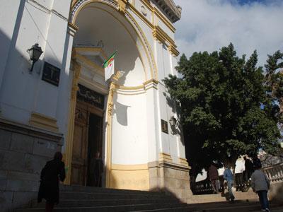 Le parquet requiert 3 à 10 ans de prison ferme contre les 8 accusés Procès du réseau de prostitution contrôlé par le Français Jean Michel Baroche