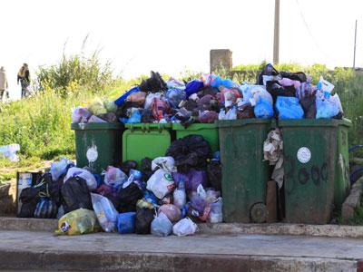 Benyounès déplore l'absence d'un service minimum pour le ramassage des ordures grève des travailleurs communaux