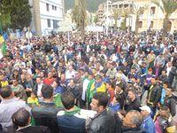 Pour exiger l'officialisation de tamazight Des milliers de personnes dans la rue à Béjaïa