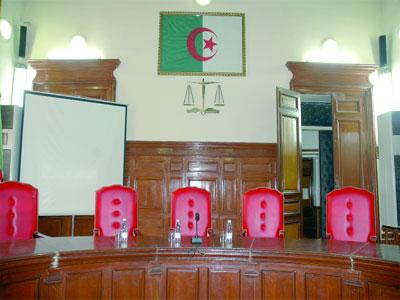 Grève d'une journée du bâtonnat d'Alger Pour dénoncer les violations des droits de la défense