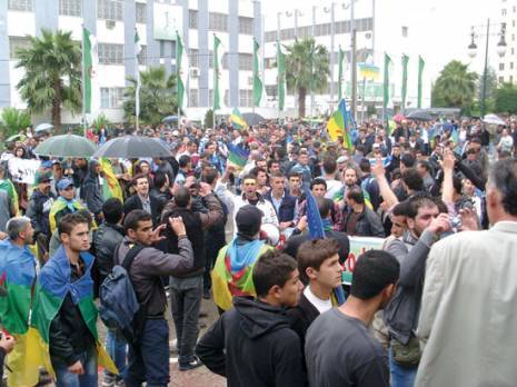 Des milliers de personnes à Tizi Ouzou Officialisation de tamazight