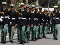 على هامش الأبواب المفتوحة بتيزي وزو، العقيد بومهدي محمد يصرح: بين 800 و1000 منصب جديد للالتحاق بالحرس الجمهوري هذه السنة